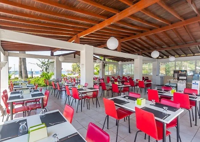 Kassandra מלון 2*